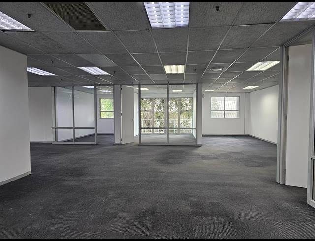 4,286M² WAREHOUSE TO LET IN LONGMEADOW